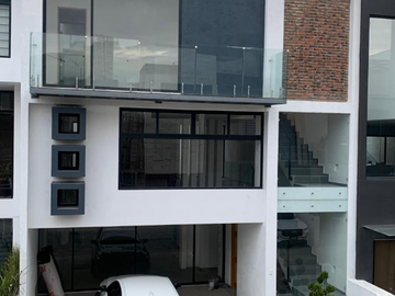 CASA EN VENTA EN LAGO ESMERALDA, AQUA II.