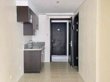 For Sale RFO Rent to own Condominium in Ortigas along C5 Kasarar Urban Resort Recidences near MAKATI AYALA NAIA AIRPORT ATENEO