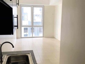 For Sale RFO Rent to own Condominium in Ortigas along C5 Kasarar Urban Resort Recidences near MAKATI AYALA NAIA AIRPORT ATENEO