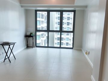 Callisto Tower 2 Condominium Studio Unit FOR SALE/LEASE in Makati