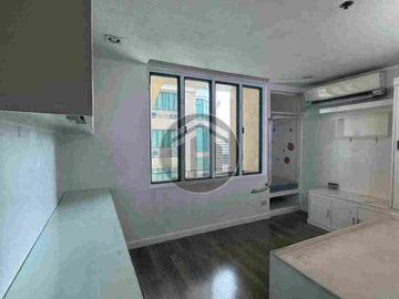 Spacious 1BR unit at Renaissance 3000 Tower B
