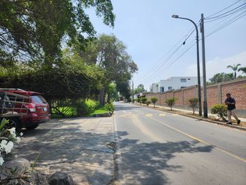 VENDO TERRENOS  en esquina   500, 1000, o 2500  m2 en SOL DE LA MOLINA