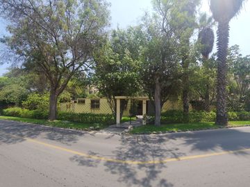 VENDO TERRENOS  en esquina   500, 1000, o 2500  m2 en SOL DE LA MOLINA