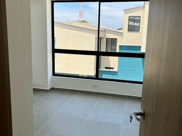 SE VENDE CASA - VIA AEROPUERTO EL EDEN