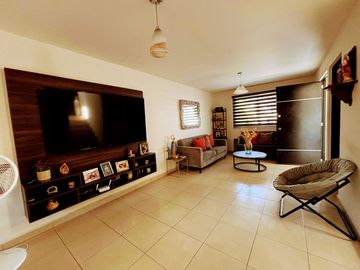 Casa Remodelada en Venta en Privanza del Condado – Frente a Área Verde