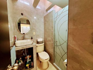 Casa Remodelada en Venta en Privanza del Condado – Frente a Área Verde