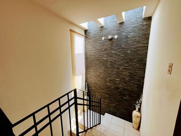 Casa Remodelada en Venta en Privanza del Condado – Frente a Área Verde
