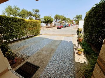 Casa Remodelada en Venta en Privanza del Condado – Frente a Área Verde