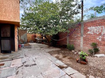Casa en esquina salida a León
