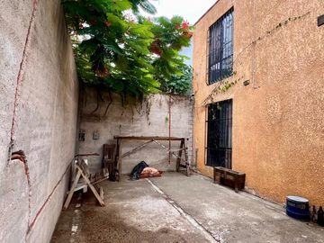 Casa en esquina salida a León