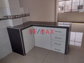 Venta De Moderna Casa De 4 Pisos - El Agustino