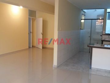 Venta De Moderna Casa De 4 Pisos - El Agustino