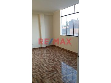 Venta De Moderna Casa De 4 Pisos - El Agustino