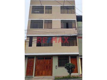Venta De Moderna Casa De 4 Pisos - El Agustino