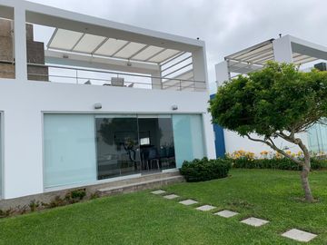 LINDA CASA DE PLAYA EN EL EXCLUSIVO CONDOMINIO CALA DEL MAR- ASIA/4 HAB/ 3 BAÑOS COMPLETOS/2 COCHERAS/2DA FILA Esta linda casa de playa con increíble