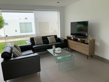 LINDA CASA DE PLAYA EN EL EXCLUSIVO CONDOMINIO CALA DEL MAR- ASIA/4 HAB/ 3 BAÑOS COMPLETOS/2 COCHERAS/2DA FILA Esta linda casa de playa con increíble
