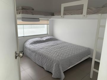 LINDA CASA DE PLAYA EN EL EXCLUSIVO CONDOMINIO CALA DEL MAR- ASIA/4 HAB/ 3 BAÑOS COMPLETOS/2 COCHERAS/2DA FILA Esta linda casa de playa con increíble