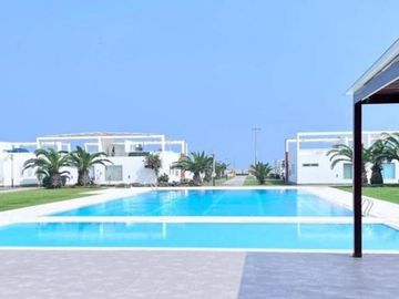 LINDA CASA DE PLAYA EN EL EXCLUSIVO CONDOMINIO CALA DEL MAR- ASIA/4 HAB/ 3 BAÑOS COMPLETOS/2 COCHERAS/2DA FILA Esta linda casa de playa con increíble