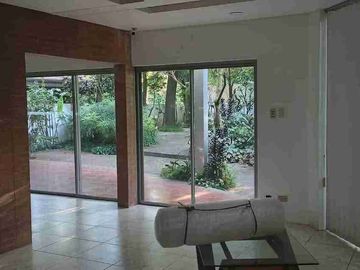 House and Lot for Sale in Tagaytay Royale Estate