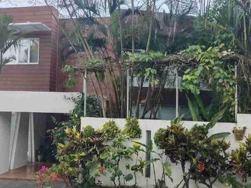 House and Lot for Sale in Tagaytay Royale Estate