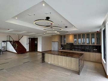 5 BEDROOM HOUSE AND LOT IN LAKEVIEW HEIGHTS TAGAYTAY