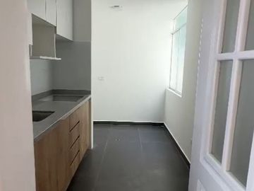 VENDO DPTO. 100M2 – 4D - SURCO escaleras