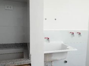 VENDO DPTO. 100M2 – 4D - SURCO escaleras