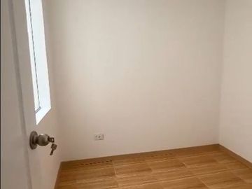 VENDO DPTO. 100M2 – 4D - SURCO escaleras