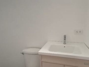 VENDO DPTO. 100M2 – 4D - SURCO escaleras