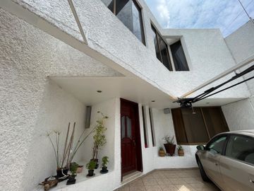 CASA EN VENTA EN CONJUNTO EUROPA