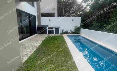 CASA EN VENTA CON ACABADOS DE LUJO EN VÍA CUMBRES CANCÚN.HUAYACAN, 3 RECÁMARAS, AMENIDADES.