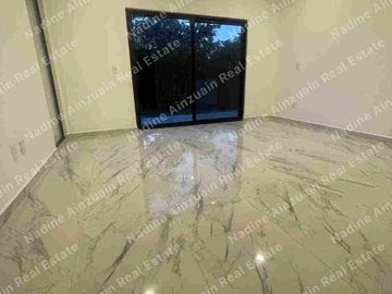 CASA EN VENTA CON ACABADOS DE LUJO EN VÍA CUMBRES CANCÚN.HUAYACAN, 3 RECÁMARAS, AMENIDADES.