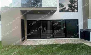 CASA EN VENTA CON ACABADOS DE LUJO EN VÍA CUMBRES CANCÚN.HUAYACAN, 3 RECÁMARAS, AMENIDADES.