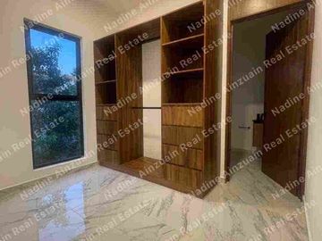 CASA EN VENTA CON ACABADOS DE LUJO EN VÍA CUMBRES CANCÚN.HUAYACAN, 3 RECÁMARAS, AMENIDADES.