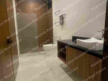 CASA EN VENTA CON ACABADOS DE LUJO EN VÍA CUMBRES CANCÚN.HUAYACAN, 3 RECÁMARAS, AMENIDADES.