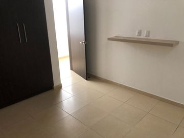 Casa moderna en venta con terraza, 2 recámaras, family room y amenidades en Corregidora