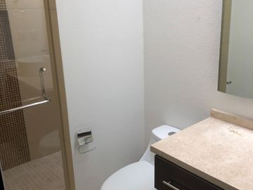 Casa moderna en venta con terraza, 2 recámaras, family room y amenidades en Corregidora