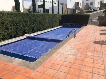 Casa moderna en venta con terraza, 2 recámaras, family room y amenidades en Corregidora