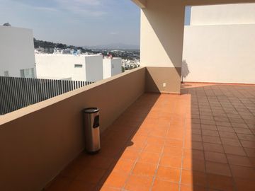 Casa moderna en venta con terraza, 2 recámaras, family room y amenidades en Corregidora