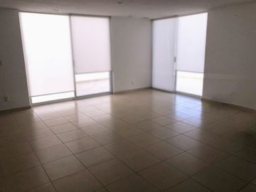 Casa moderna en venta con terraza, 2 recámaras, family room y amenidades en Corregidora