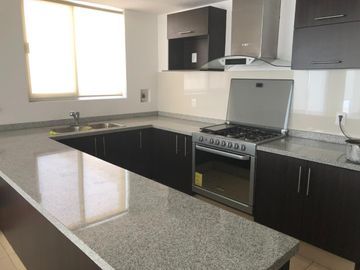 Casa moderna en venta con terraza, 2 recámaras, family room y amenidades en Corregidora