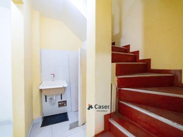 LOCAL COMERCIAL DE 4 PISOS EN VENTA-MESA REDONDA EN JR INAMBARI