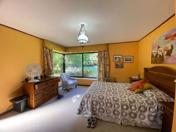 Se vende casa en Sector Residencial Jardin del Este en terreno de 3.300 M2 a pasos de calle Vicente Mendez comuna de Chillán