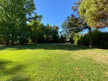 Se vende casa en Sector Residencial Jardin del Este en terreno de 3.300 M2 a pasos de calle Vicente Mendez comuna de Chillán