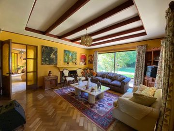 Se vende casa en Sector Residencial Jardin del Este en terreno de 3.300 M2 a pasos de calle Vicente Mendez comuna de Chillán
