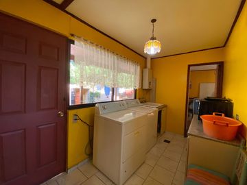 Se vende casa en Sector Residencial Jardin del Este en terreno de 3.300 M2 a pasos de calle Vicente Mendez comuna de Chillán