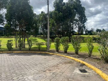 TERRENO EN VENTA URBANIZACIÓN MANANTIAL CONOCOTO