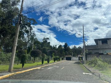 TERRENO EN VENTA URBANIZACIÓN MANANTIAL CONOCOTO