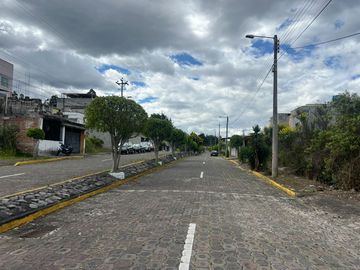 TERRENO EN VENTA URBANIZACIÓN MANANTIAL CONOCOTO