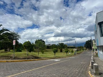 TERRENO EN VENTA URBANIZACIÓN MANANTIAL CONOCOTO